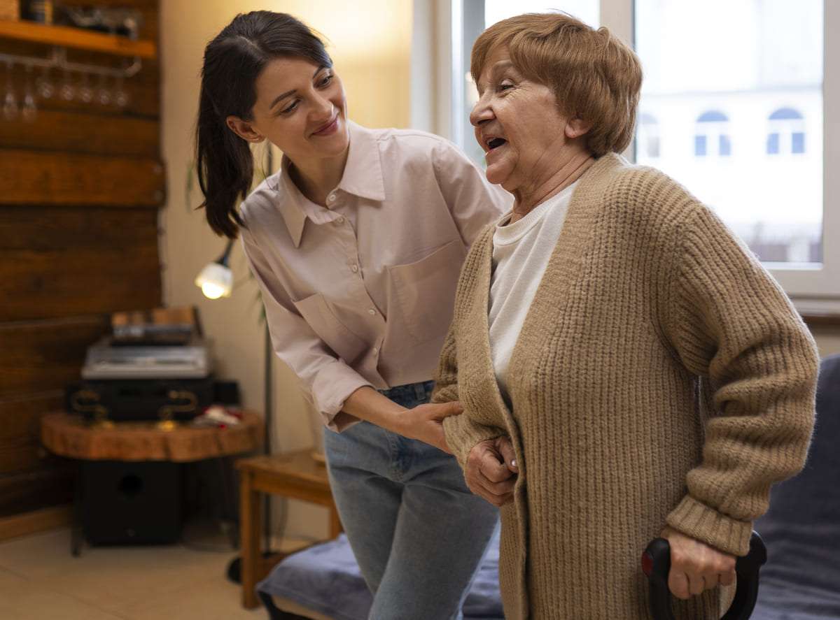 caregiver badante differenza cosa fa chi e